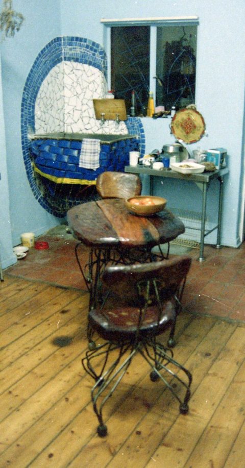 URBAN TABLE AND CHAIRS
